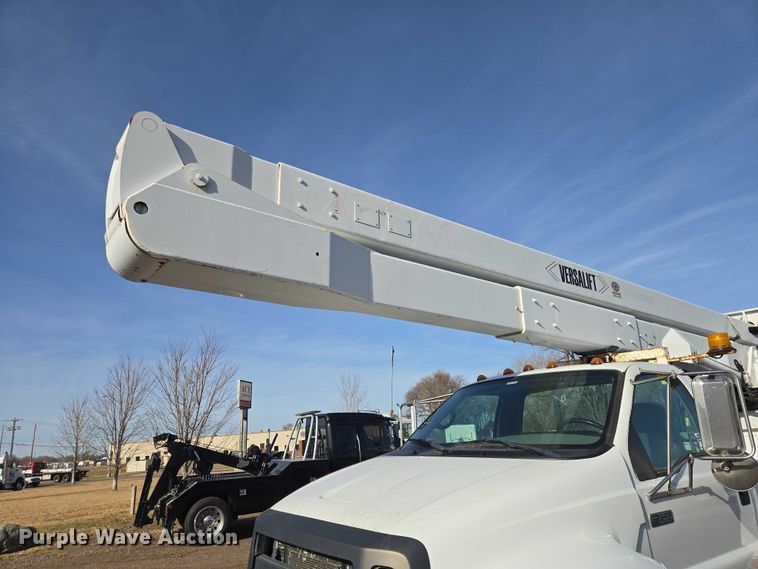 image for item EB1370 2007 Ford F750 Super Duty bucket truck