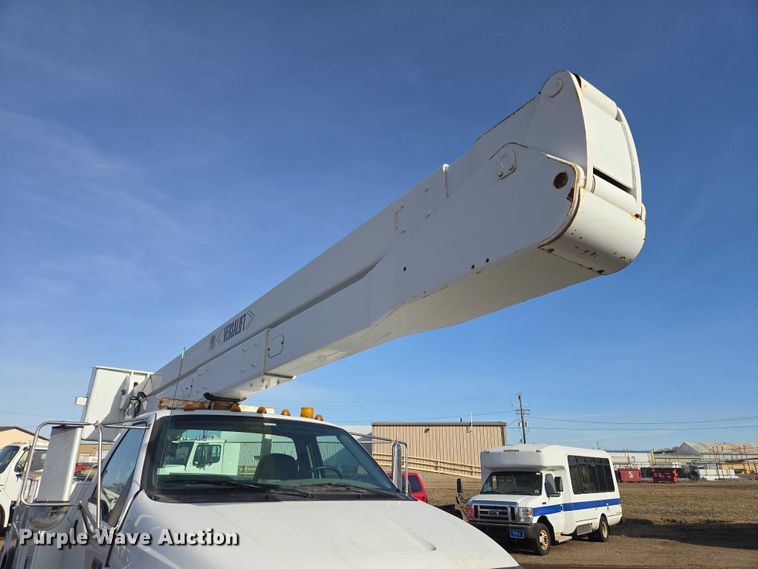 image for item EB1370 2007 Ford F750 Super Duty bucket truck