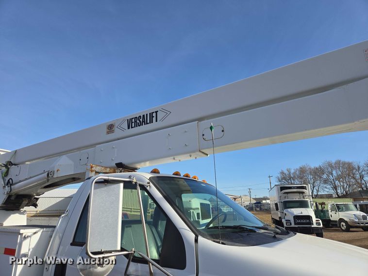 image for item EB1370 2007 Ford F750 Super Duty bucket truck