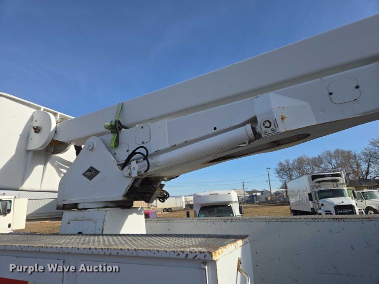 image for item EB1370 2007 Ford F750 Super Duty bucket truck