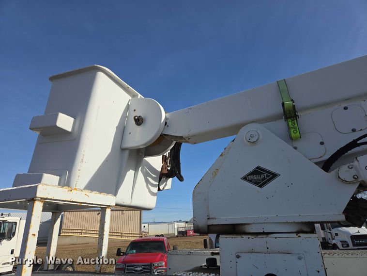 image for item EB1370 2007 Ford F750 Super Duty bucket truck