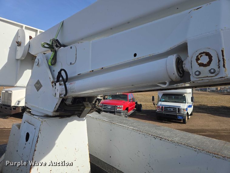 image for item EB1370 2007 Ford F750 Super Duty bucket truck