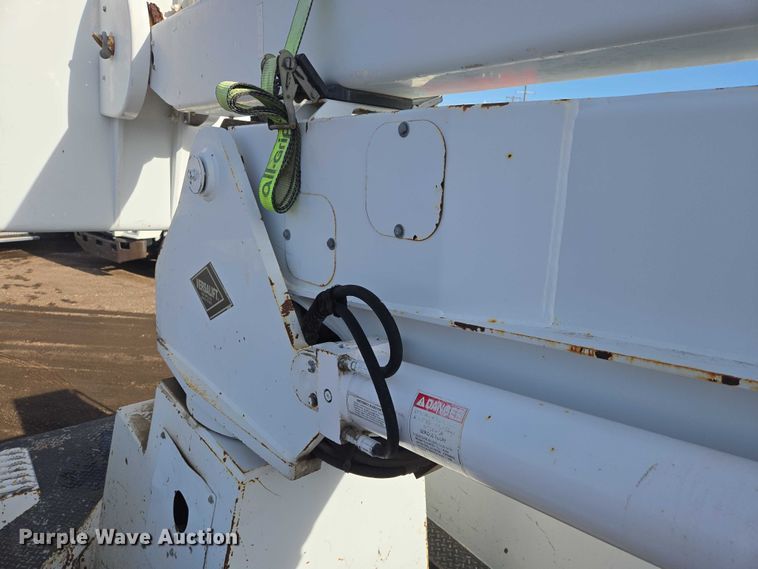 image for item EB1370 2007 Ford F750 Super Duty bucket truck