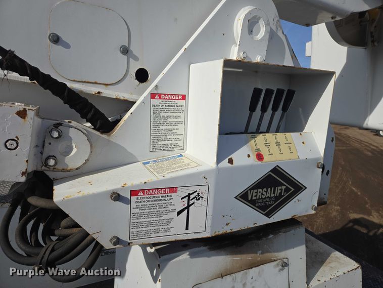 image for item EB1370 2007 Ford F750 Super Duty bucket truck