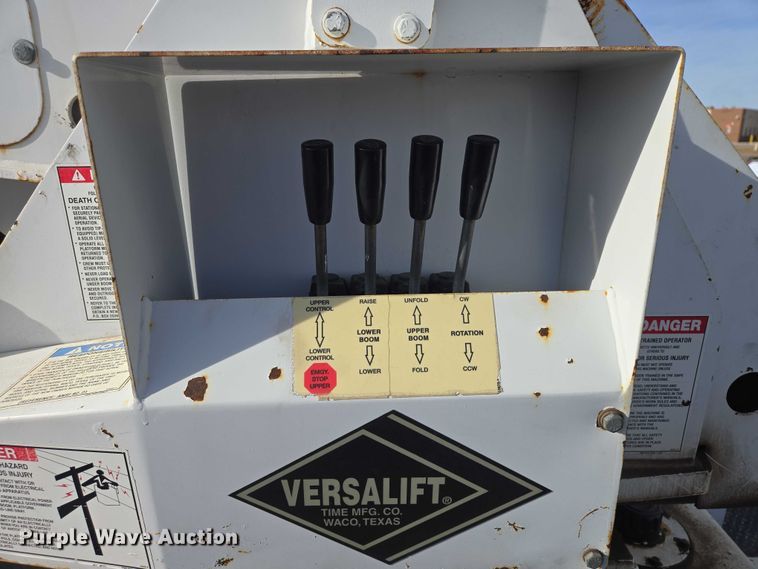 image for item EB1370 2007 Ford F750 Super Duty bucket truck