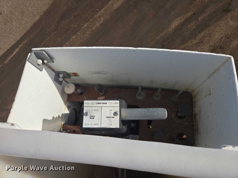 image for item EB1370 2007 Ford F750 Super Duty bucket truck