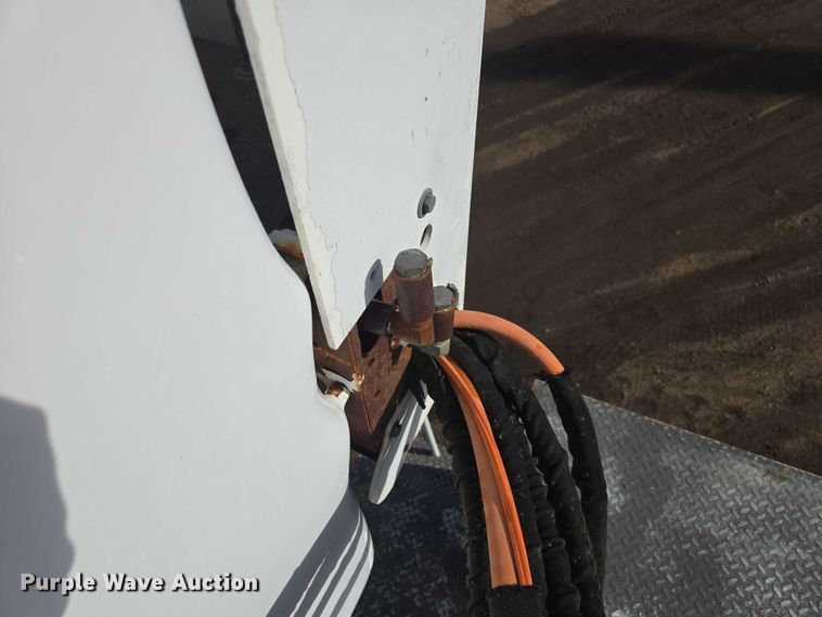 image for item EB1370 2007 Ford F750 Super Duty bucket truck