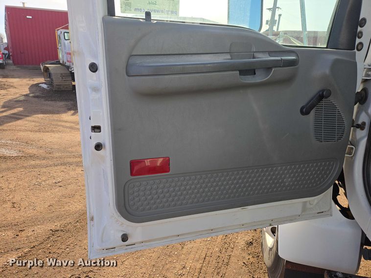 image for item EB1370 2007 Ford F750 Super Duty bucket truck