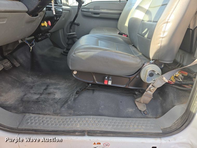 image for item EB1370 2007 Ford F750 Super Duty bucket truck