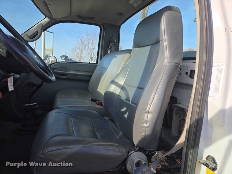 image for item EB1370 2007 Ford F750 Super Duty bucket truck