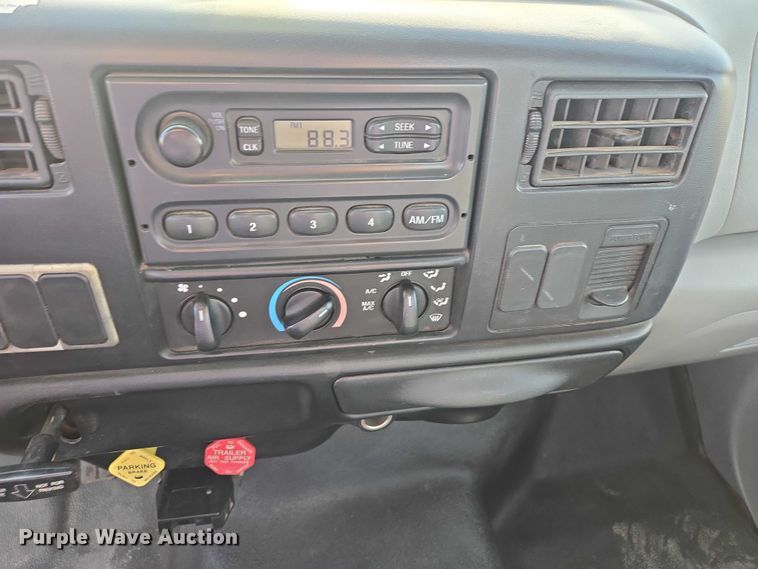 image for item EB1370 2007 Ford F750 Super Duty bucket truck