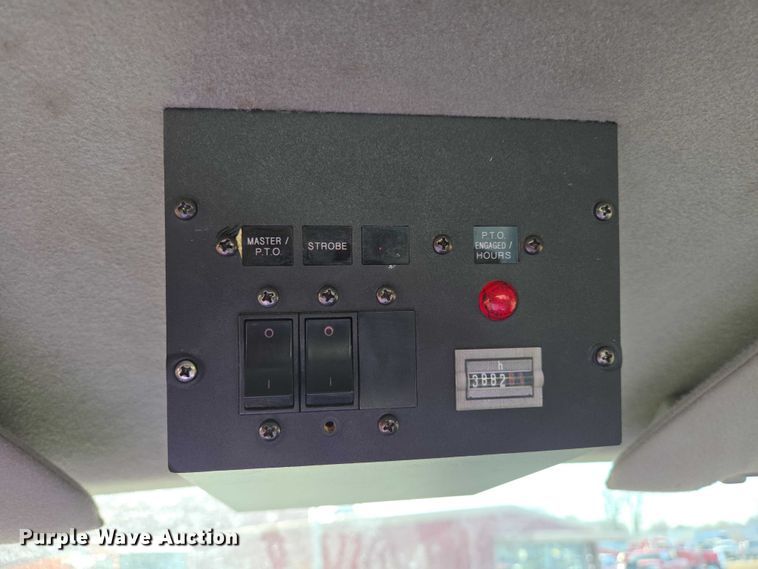 image for item EB1370 2007 Ford F750 Super Duty bucket truck