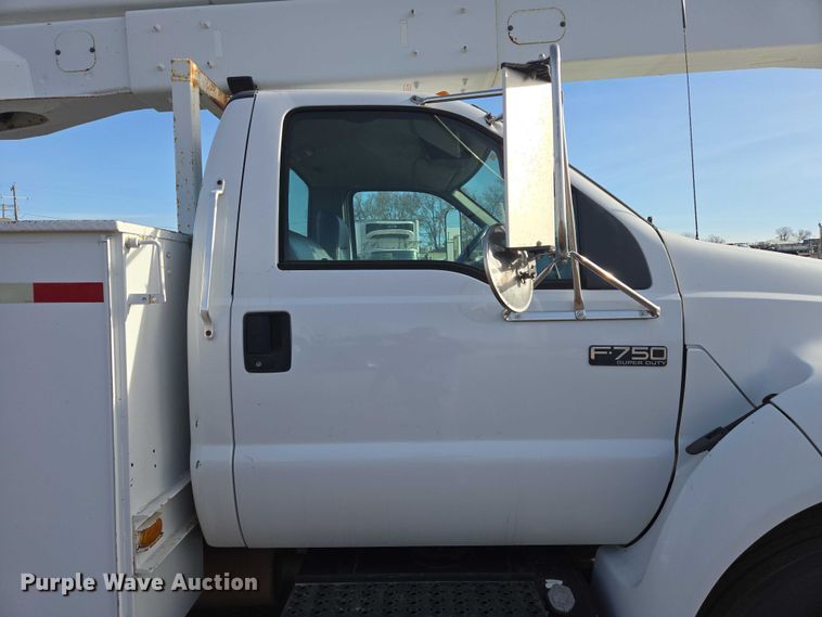 image for item EB1370 2007 Ford F750 Super Duty bucket truck
