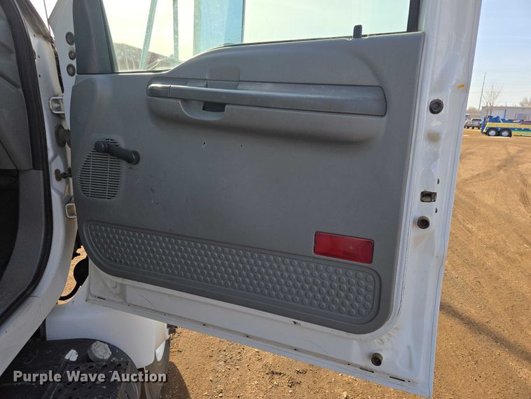 image for item EB1370 2007 Ford F750 Super Duty bucket truck