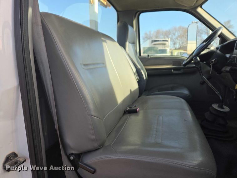 image for item EB1370 2007 Ford F750 Super Duty bucket truck