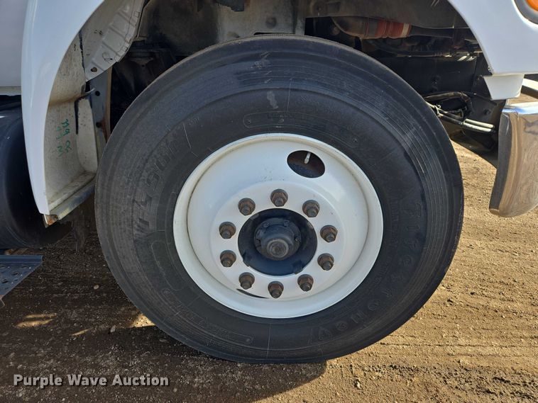 image for item EB1370 2007 Ford F750 Super Duty bucket truck