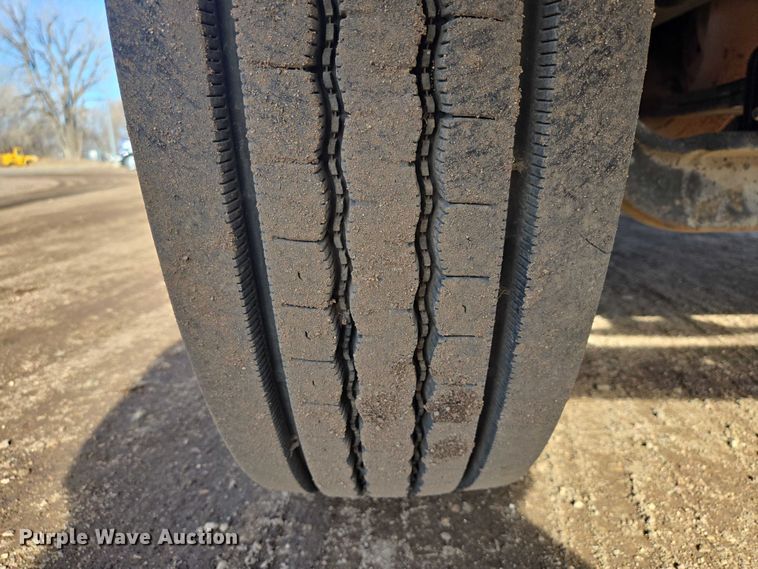 image for item EB1370 2007 Ford F750 Super Duty bucket truck