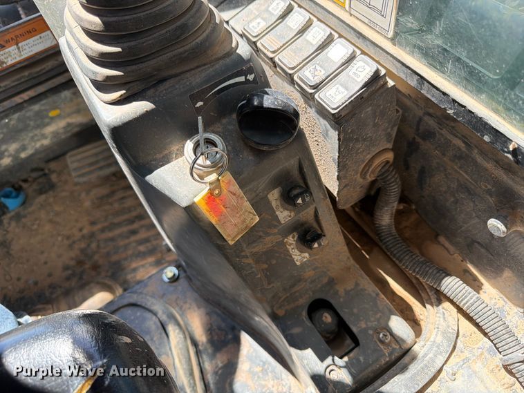 image for item EB1405 2020 Takeuchi TL8 tracked skid steer loader