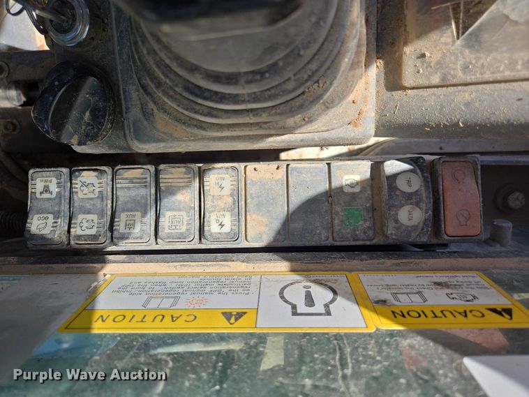 image for item EB1406 2020 Takeuchi TL8 tracked skid steer loader