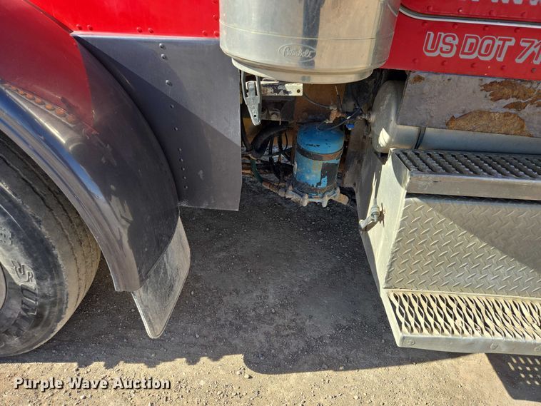 image for item EB1410 1996 Peterbilt 379 semi truck