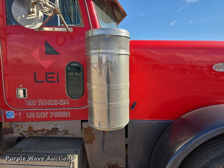 image for item EB1410 1996 Peterbilt 379 semi truck
