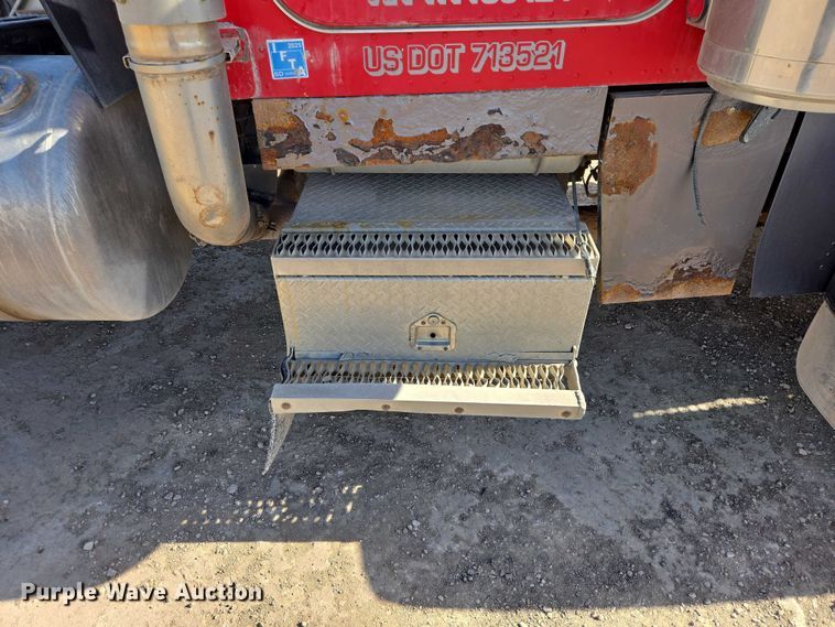 image for item EB1410 1996 Peterbilt 379 semi truck