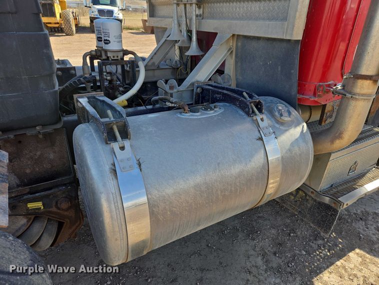 image for item EB1410 1996 Peterbilt 379 semi truck