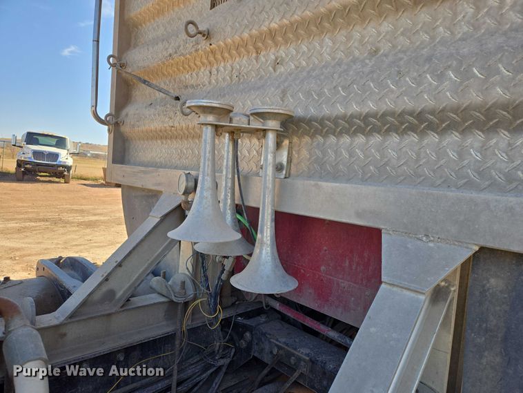 image for item EB1410 1996 Peterbilt 379 semi truck