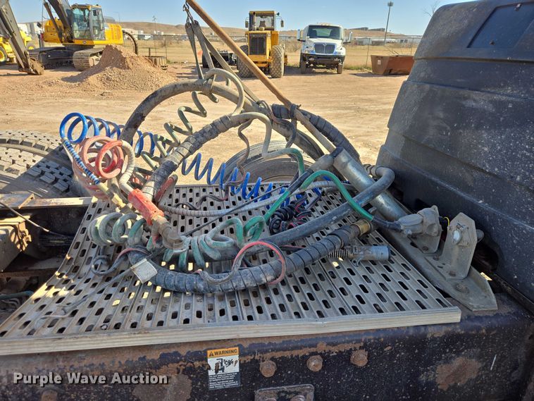 image for item EB1410 1996 Peterbilt 379 semi truck
