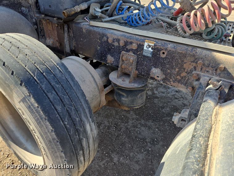 image for item EB1410 1996 Peterbilt 379 semi truck