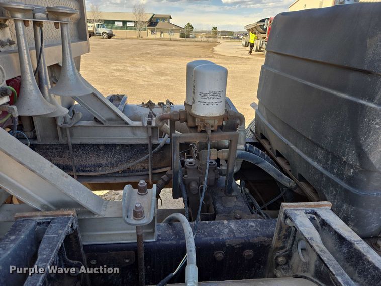 image for item EB1410 1996 Peterbilt 379 semi truck