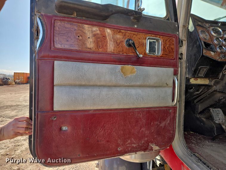 image for item EB1410 1996 Peterbilt 379 semi truck