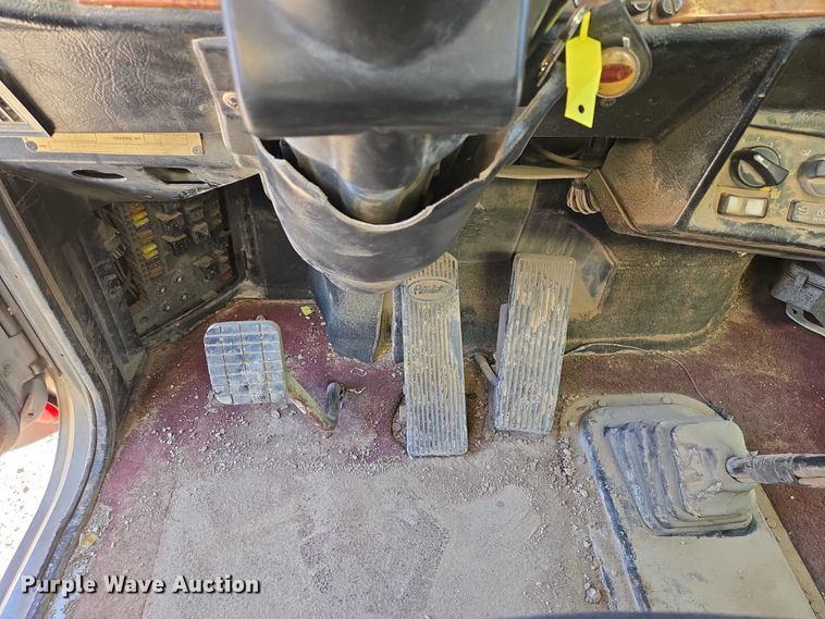 image for item EB1410 1996 Peterbilt 379 semi truck