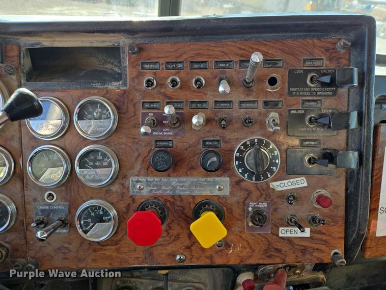 image for item EB1410 1996 Peterbilt 379 semi truck