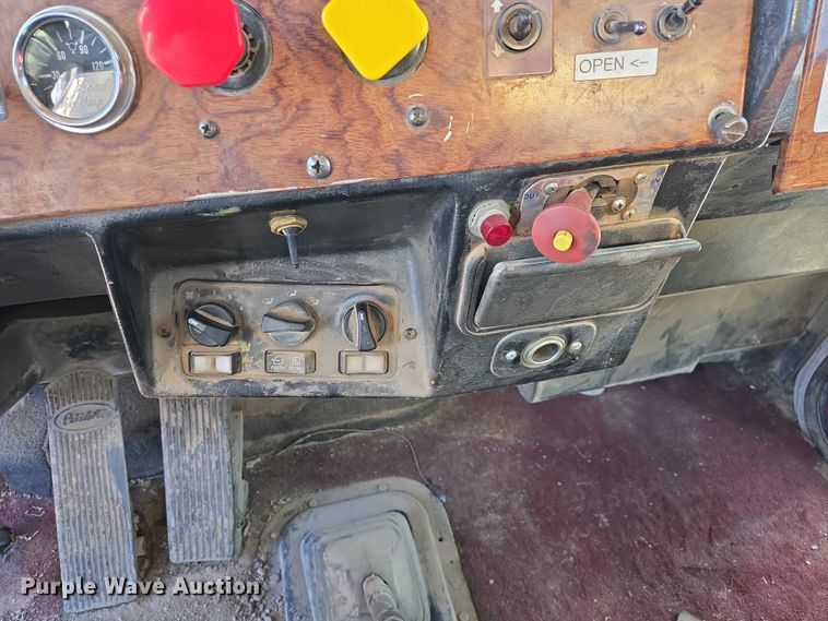 image for item EB1410 1996 Peterbilt 379 semi truck