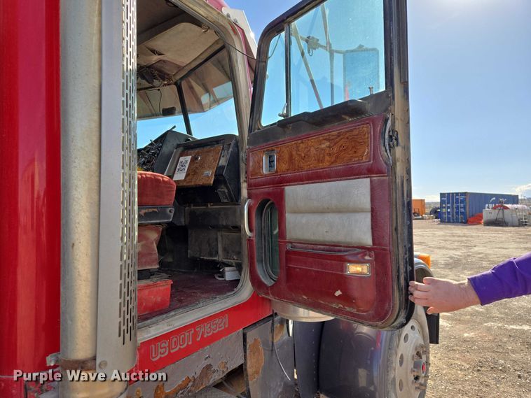 image for item EB1410 1996 Peterbilt 379 semi truck