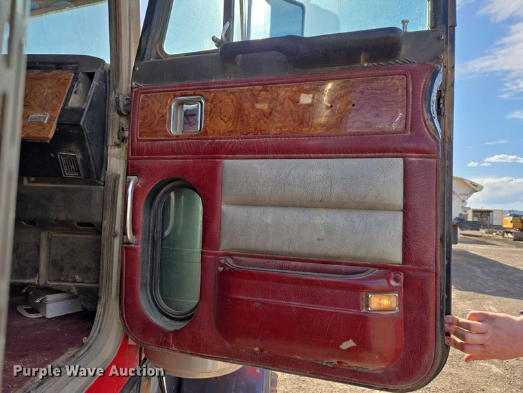 image for item EB1410 1996 Peterbilt 379 semi truck