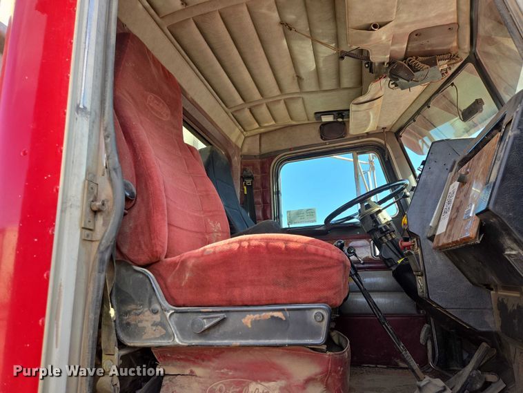 image for item EB1410 1996 Peterbilt 379 semi truck