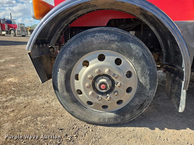 image for item EB1410 1996 Peterbilt 379 semi truck