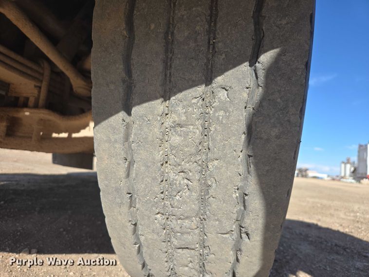 image for item EB1410 1996 Peterbilt 379 semi truck