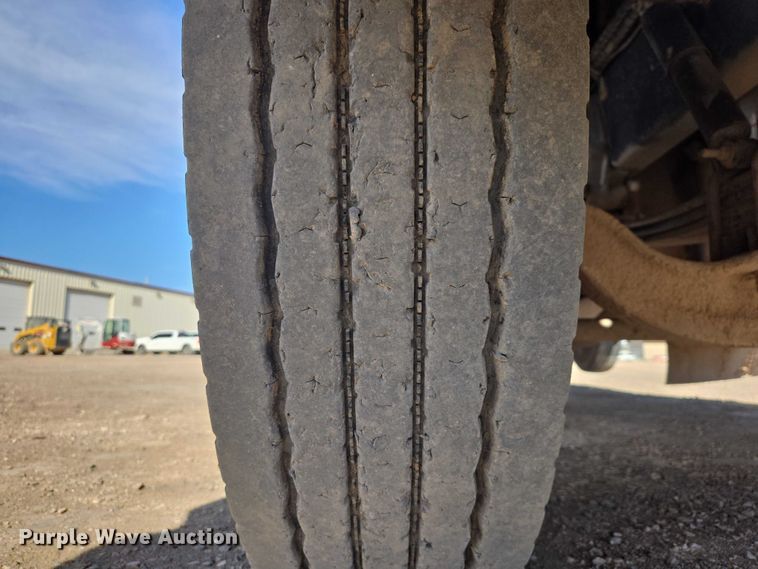 image for item EB1410 1996 Peterbilt 379 semi truck