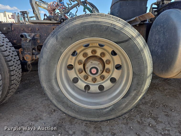 image for item EB1410 1996 Peterbilt 379 semi truck