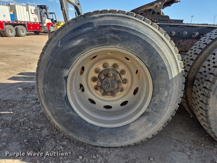 image for item EB1410 1996 Peterbilt 379 semi truck