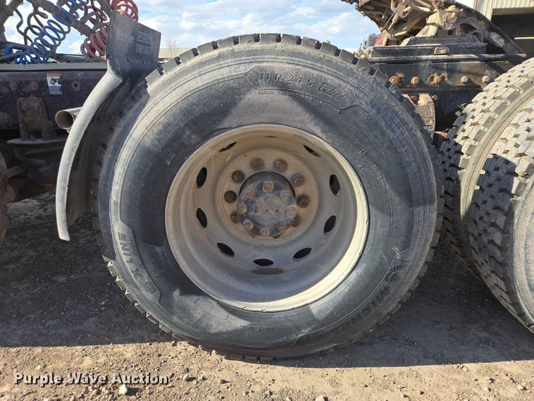 image for item EB1410 1996 Peterbilt 379 semi truck