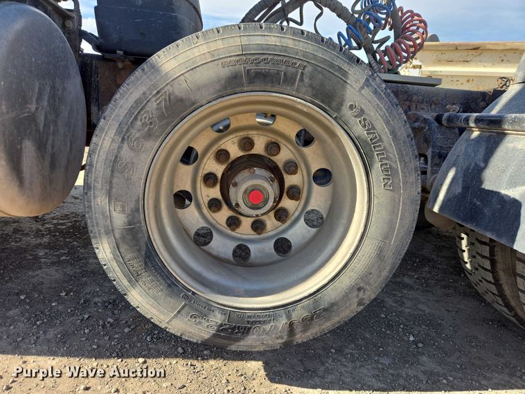 image for item EB1410 1996 Peterbilt 379 semi truck