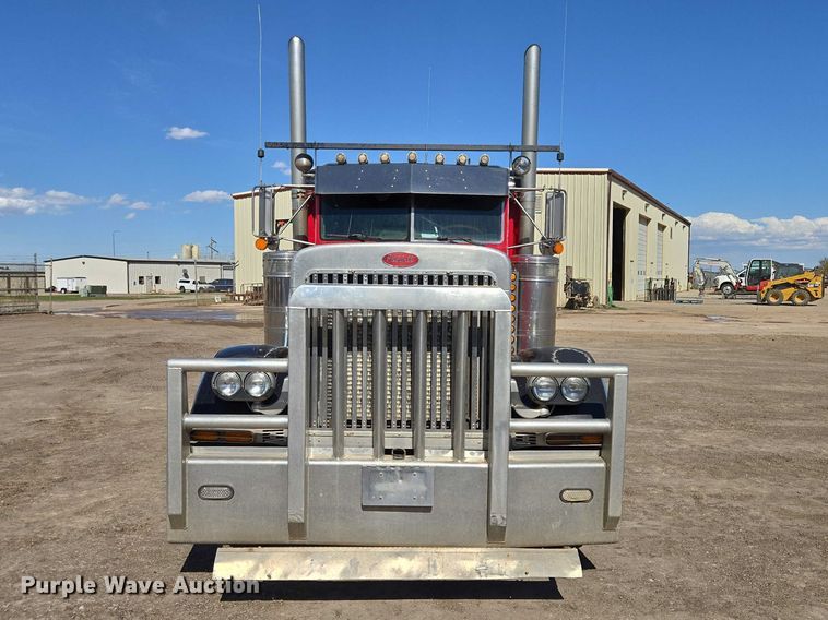 image for item EB1411 1995 Peterbilt 379 semi truck