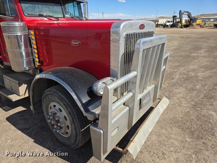 image for item EB1411 1995 Peterbilt 379 semi truck