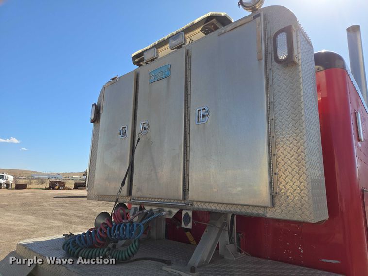 image for item EB1411 1995 Peterbilt 379 semi truck