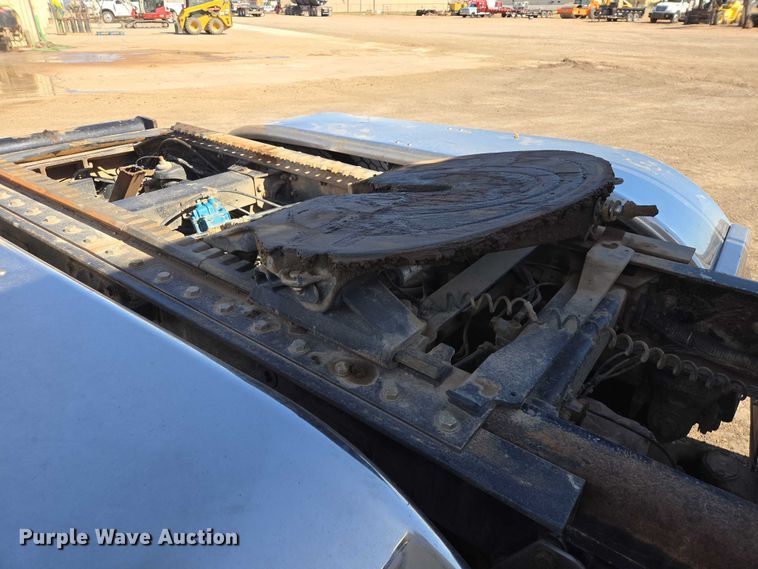 image for item EB1411 1995 Peterbilt 379 semi truck