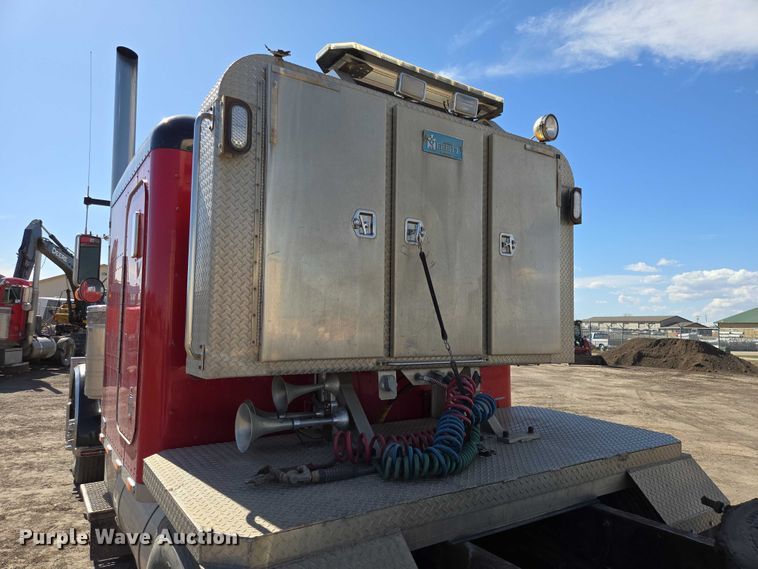 image for item EB1411 1995 Peterbilt 379 semi truck